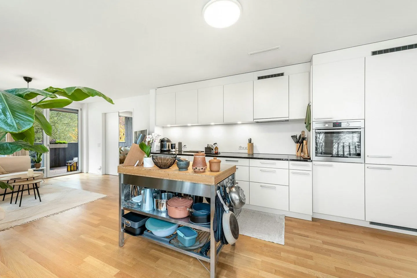 Modern Living in Greencity - Elegant Condominium in Zurich - Photo 2 of 13