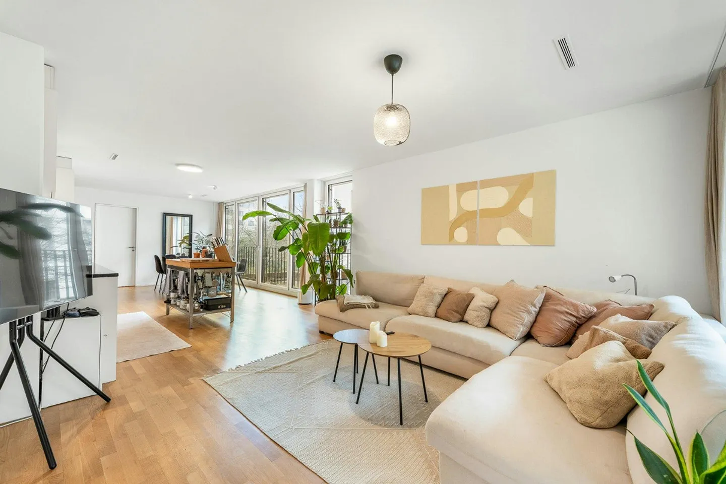 Modern Living in Greencity - Elegant Condominium in Zurich - Photo 4 of 13