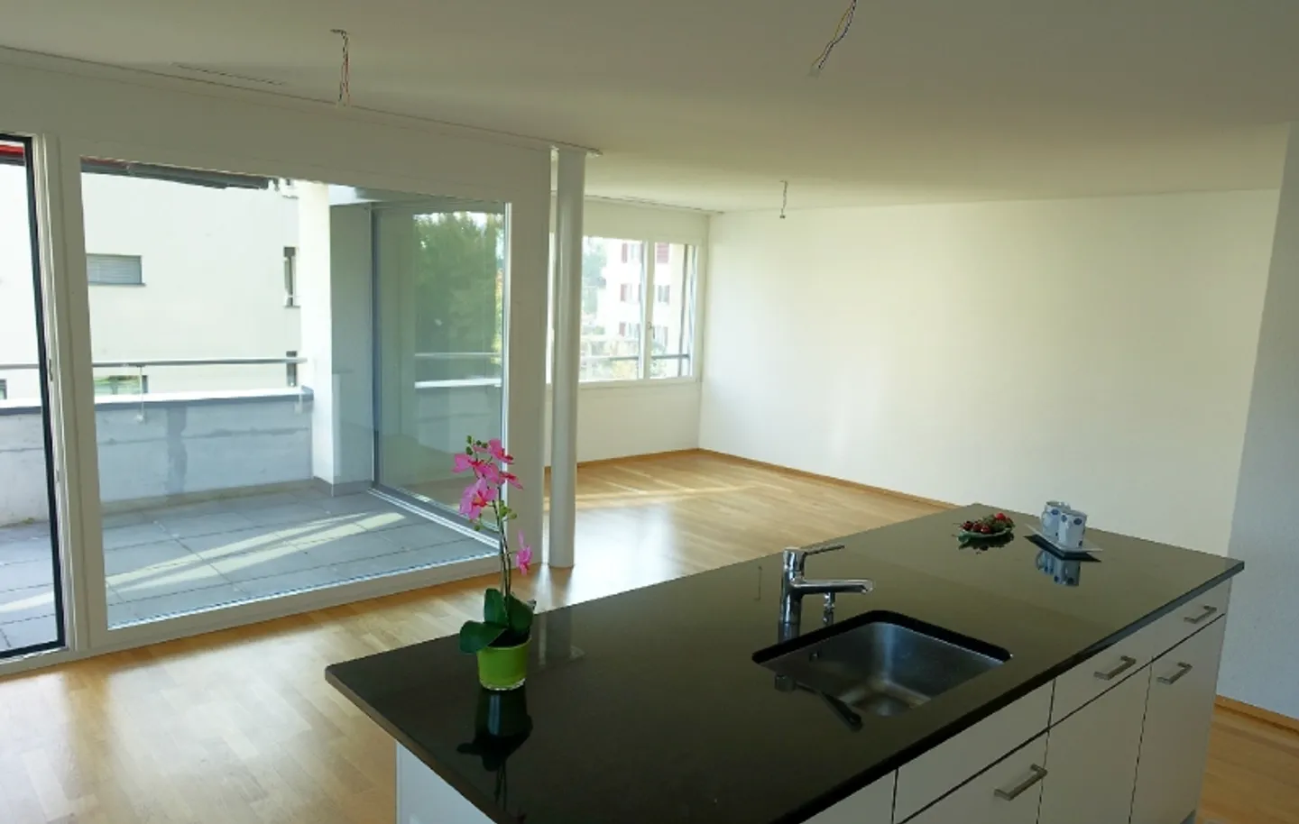 Superbe oasis de vie avec grand balcon - Photo 2 sur 9