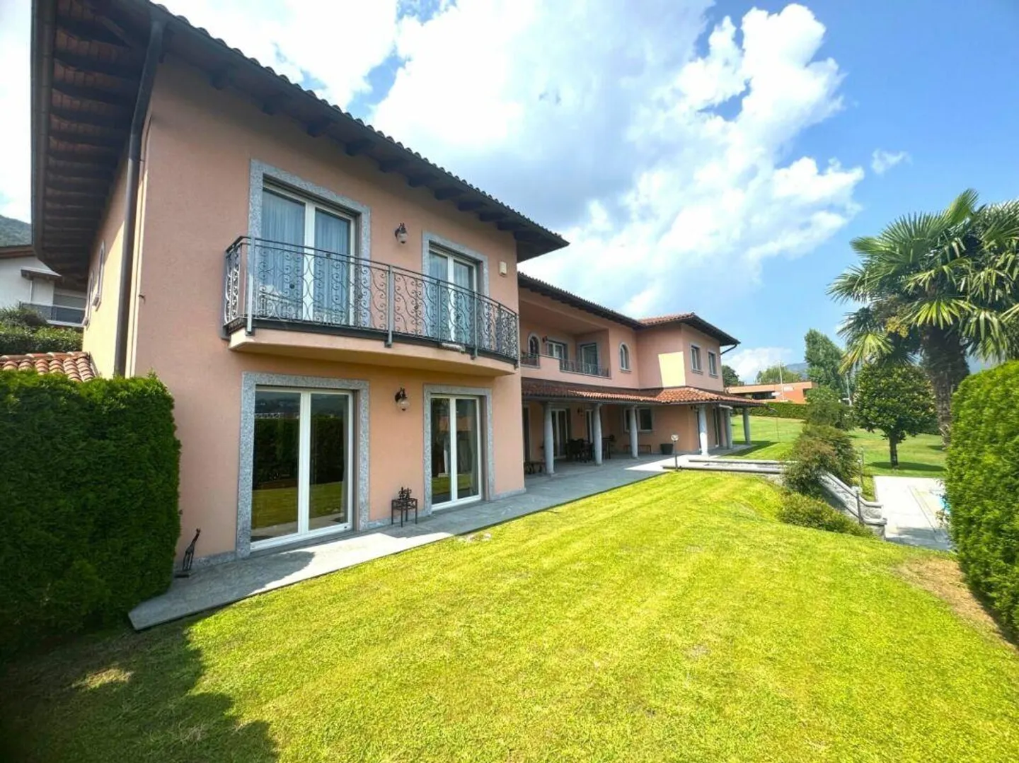 Villa prestigiosa con terreno edificabile - Foto 4 di 8