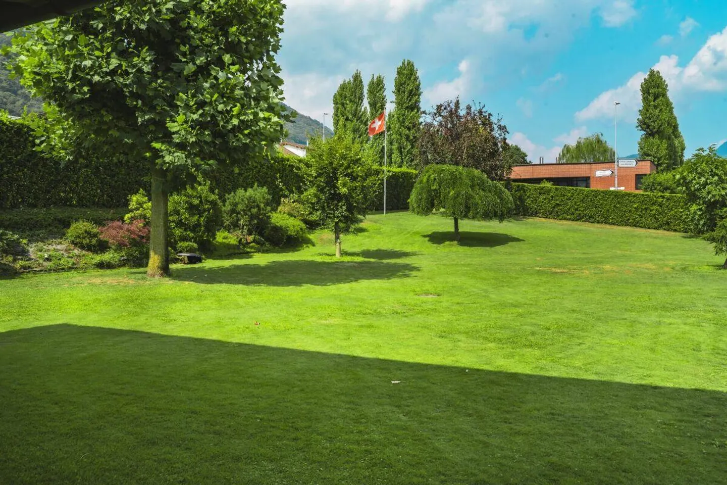 Villa prestigiosa con terreno edificabile - Foto 5 di 8