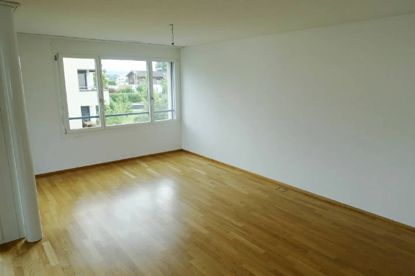Superbe oasis de vie avec grand balcon - Photo 3 sur 9