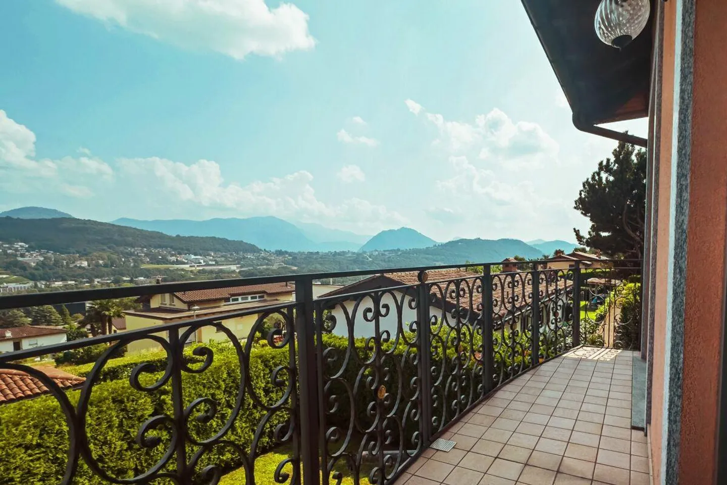 Villa prestigiosa con terreno edificabile - Foto 1 di 8