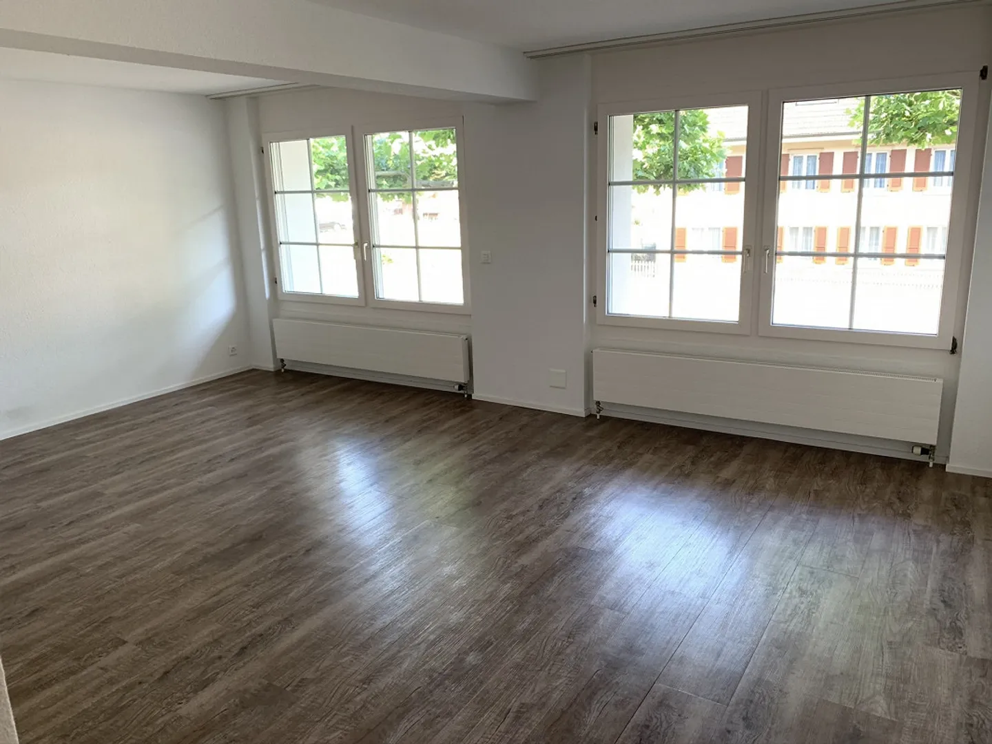 3 1/2 Zimmer-Wohnung im Parterre mit eigener Aussentüre und Garten - Foto 5 von 13