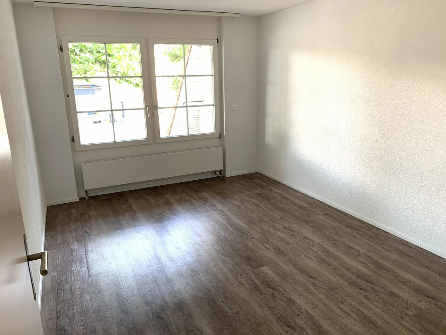 3 1/2 Zimmer-Wohnung im Parterre mit eigener Aussentüre und Garten - Foto 6 von 13