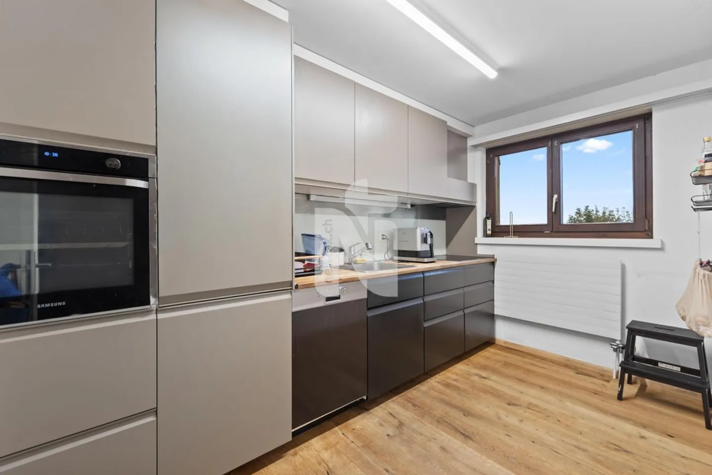 «Sehr schönes Haus mit Weitsicht, Garten, Sitzplatz und grossem Carport» - Foto 7 von 12