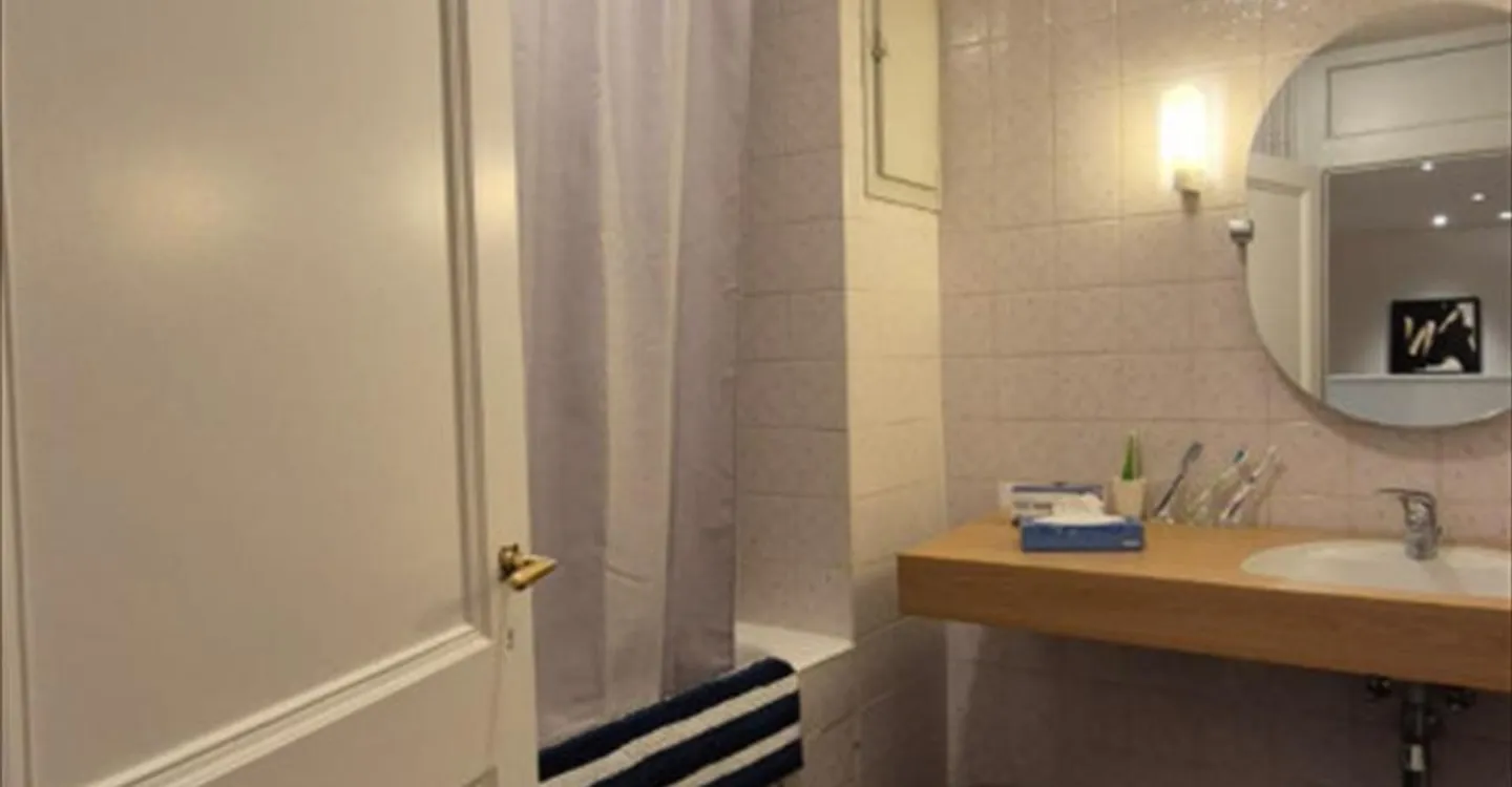 Exceptional Commercial Space in Geneva - Photo 2 of 6