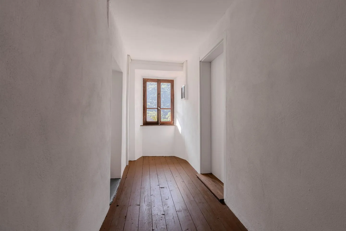 RENTAL 5% - RENEWED STABLE WITH 3 APARTMENTS IN LUMINO - Photo 5 of 7