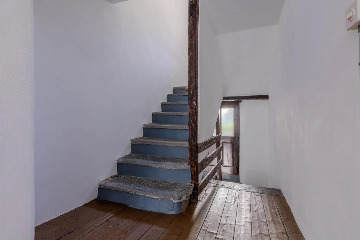 RENTAL 5% - RENEWED STABLE WITH 3 APARTMENTS IN LUMINO - Photo 6 of 7