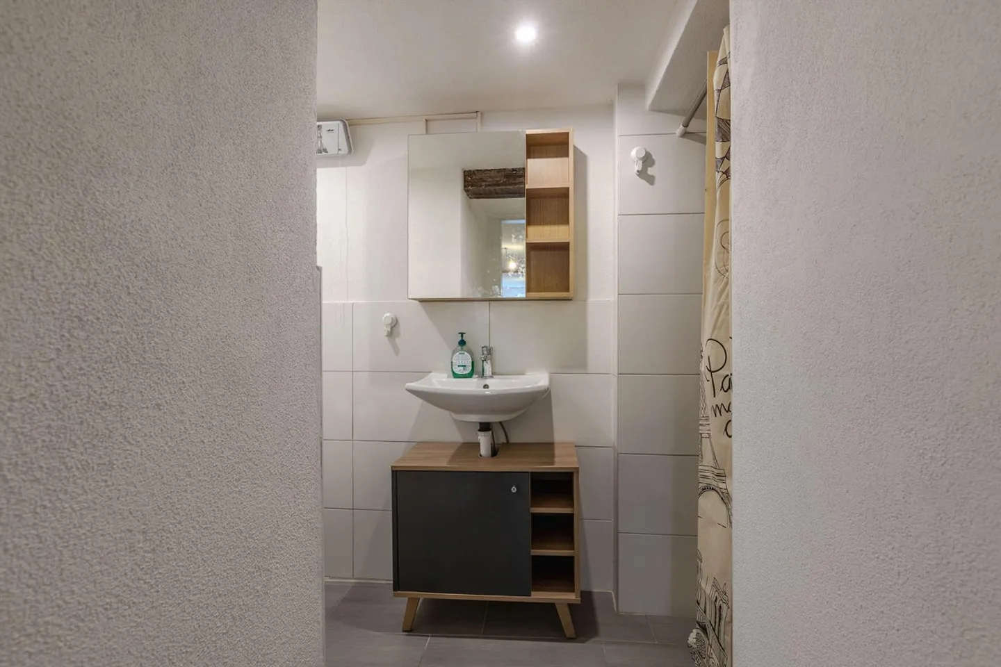 RENTAL 5% - RENEWED STABLE WITH 3 APARTMENTS IN LUMINO - Photo 4 of 7