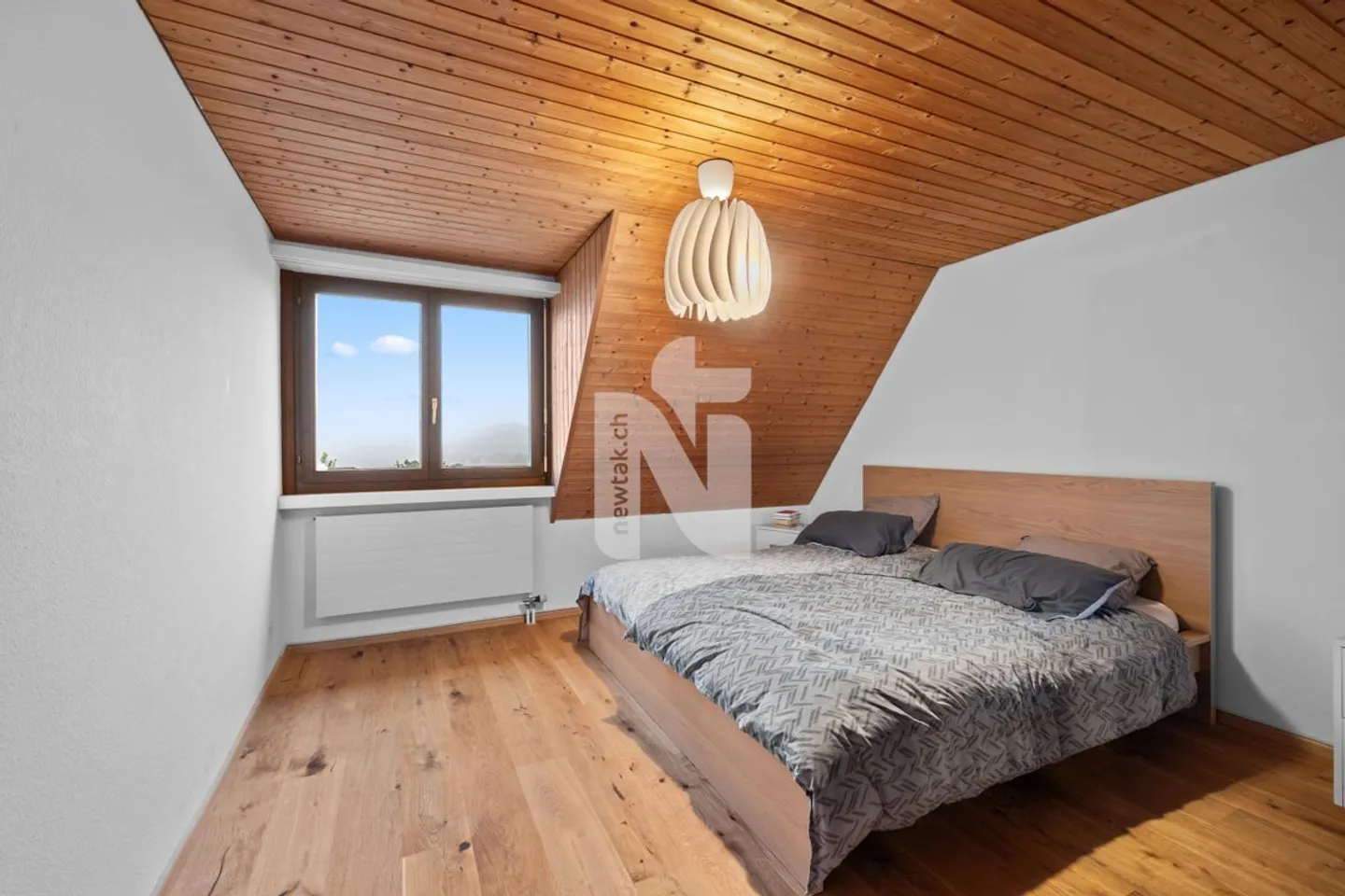 «Sehr schönes Haus mit Weitsicht, Garten, Sitzplatz und grossem Carport» - Foto 10 von 12