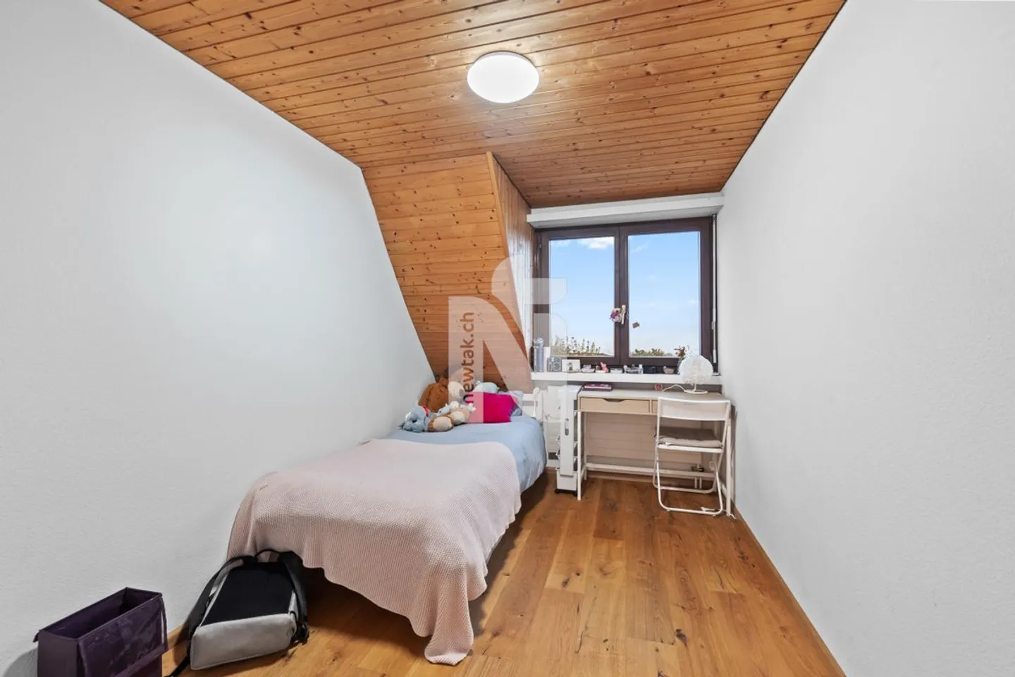 «Sehr schönes Haus mit Weitsicht, Garten, Sitzplatz und grossem Carport» - Foto 11 von 12