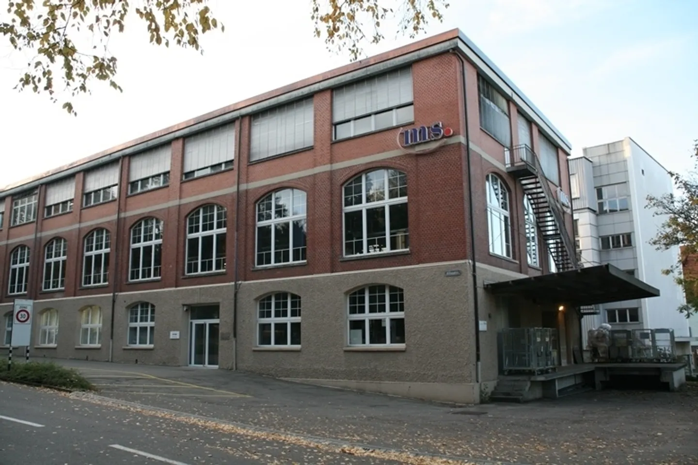Grosszügige Gewerbe-, Produktions- und Büroräume - Foto 4 von 9