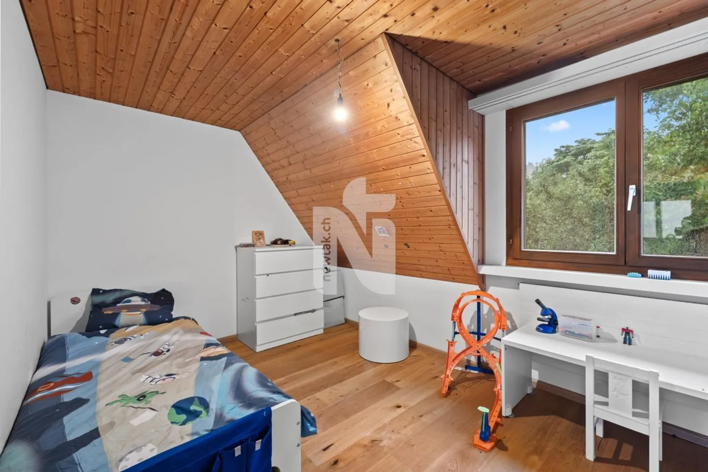 «Sehr schönes Haus mit Weitsicht, Garten, Sitzplatz und grossem Carport» - Foto 12 von 12