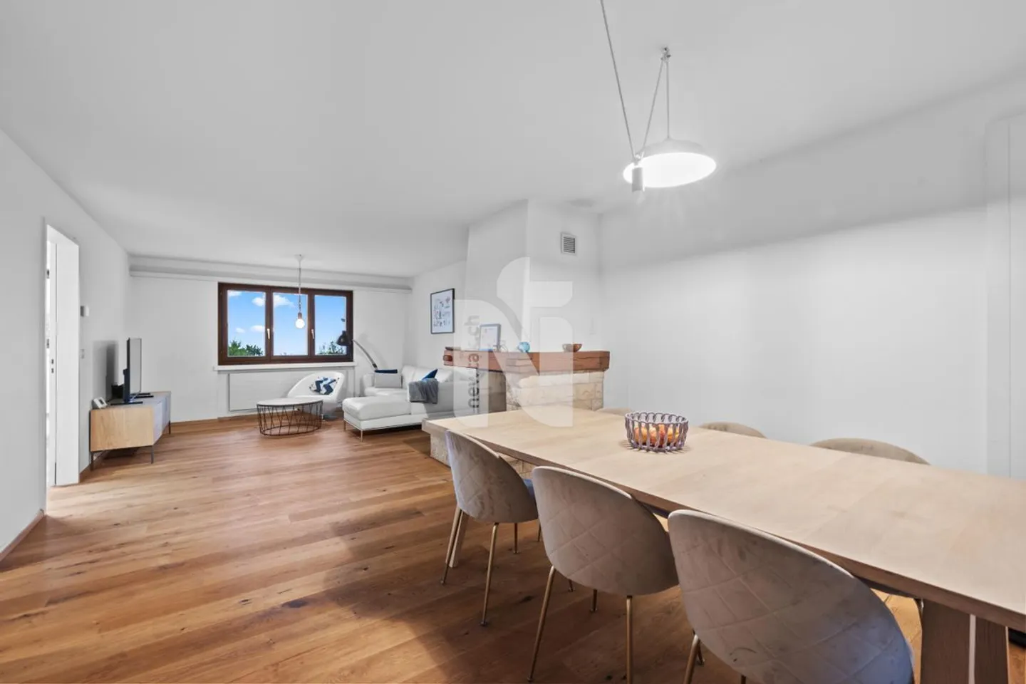 «Sehr schönes Haus mit Weitsicht, Garten, Sitzplatz und grossem Carport» - Foto 9 von 12