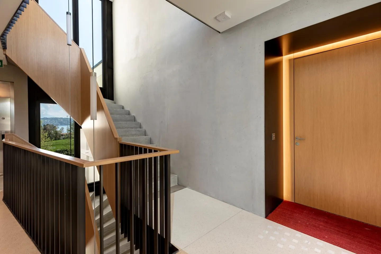 New 7-Room Apartment with Rooftop Terrace and Lake View - Photo 6 of 6