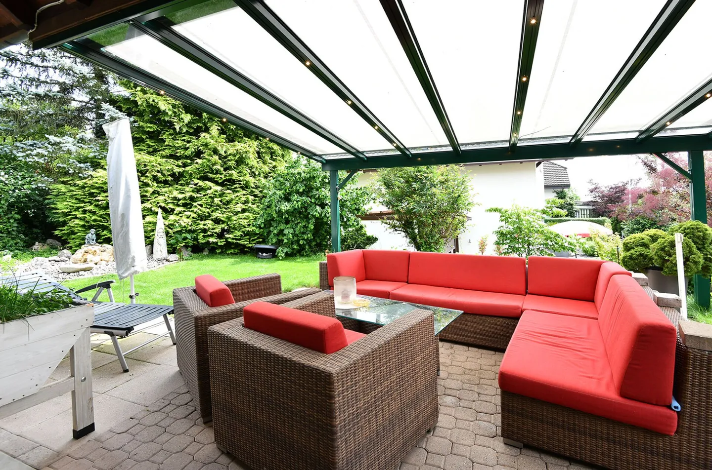 Dreamlike Single-Family Home - Your New Home Awaits You! - Photo 4 of 15