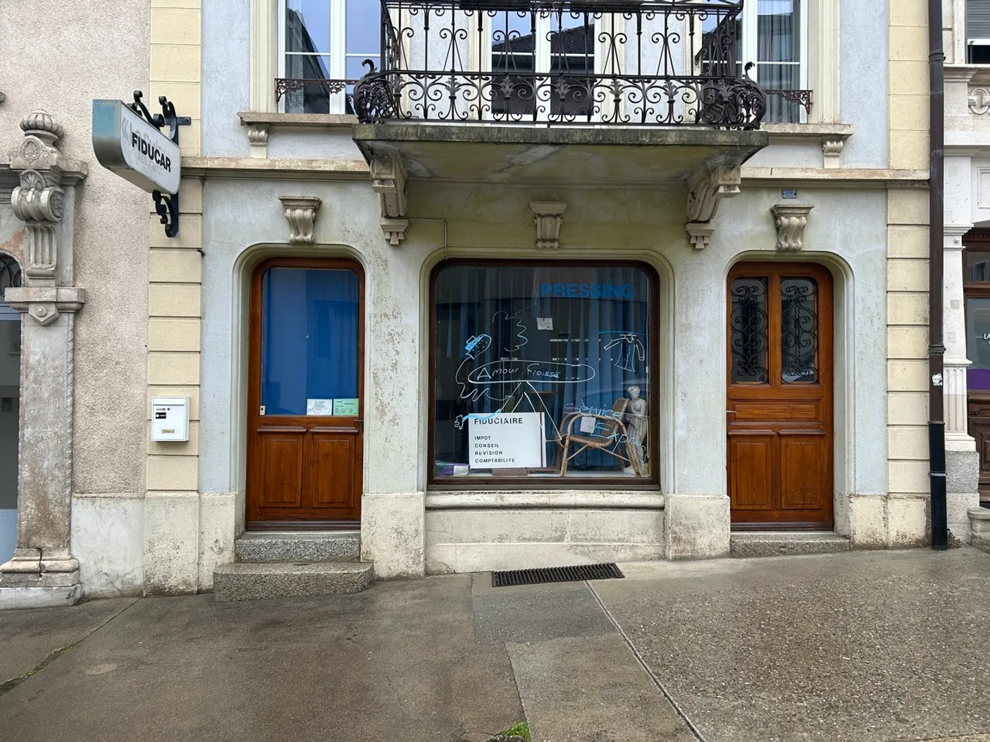 Kleiner Verkaufsraum mit Schaufenster im Herzen von Romont - Foto 1 von 6