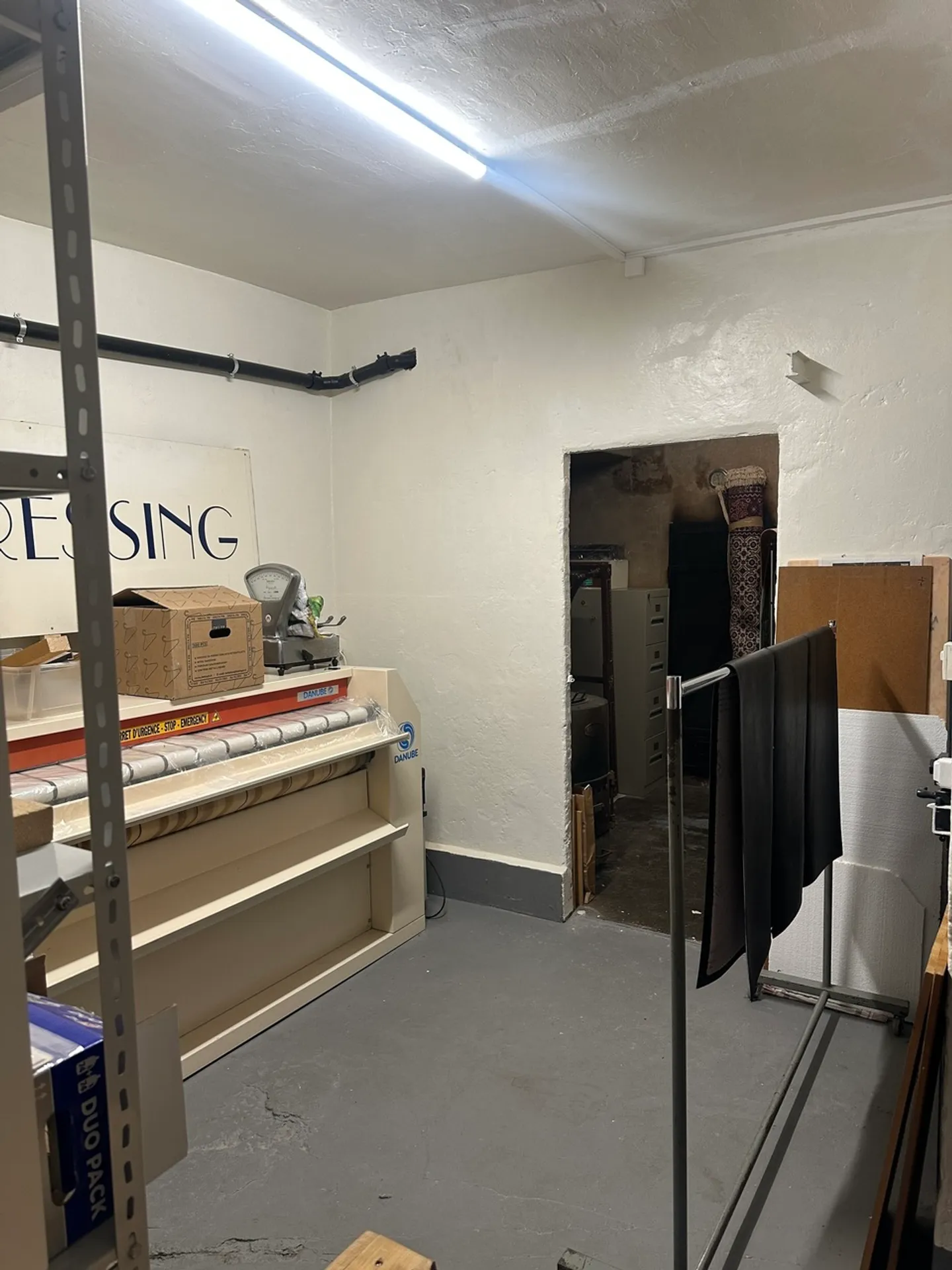 Kleiner Verkaufsraum mit Schaufenster im Herzen von Romont - Foto 5 von 6