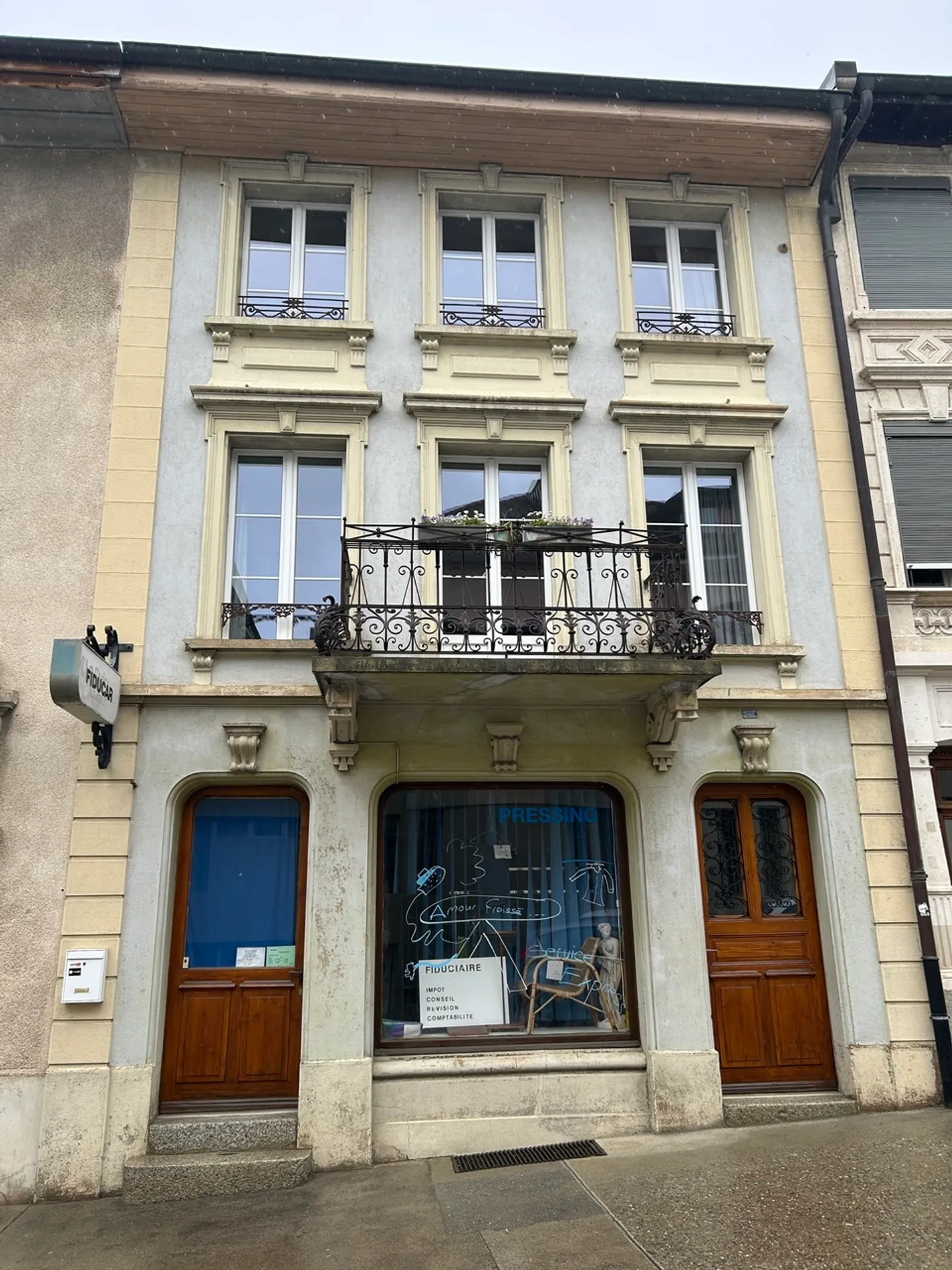 Kleiner Verkaufsraum mit Schaufenster im Herzen von Romont - Foto 6 von 6