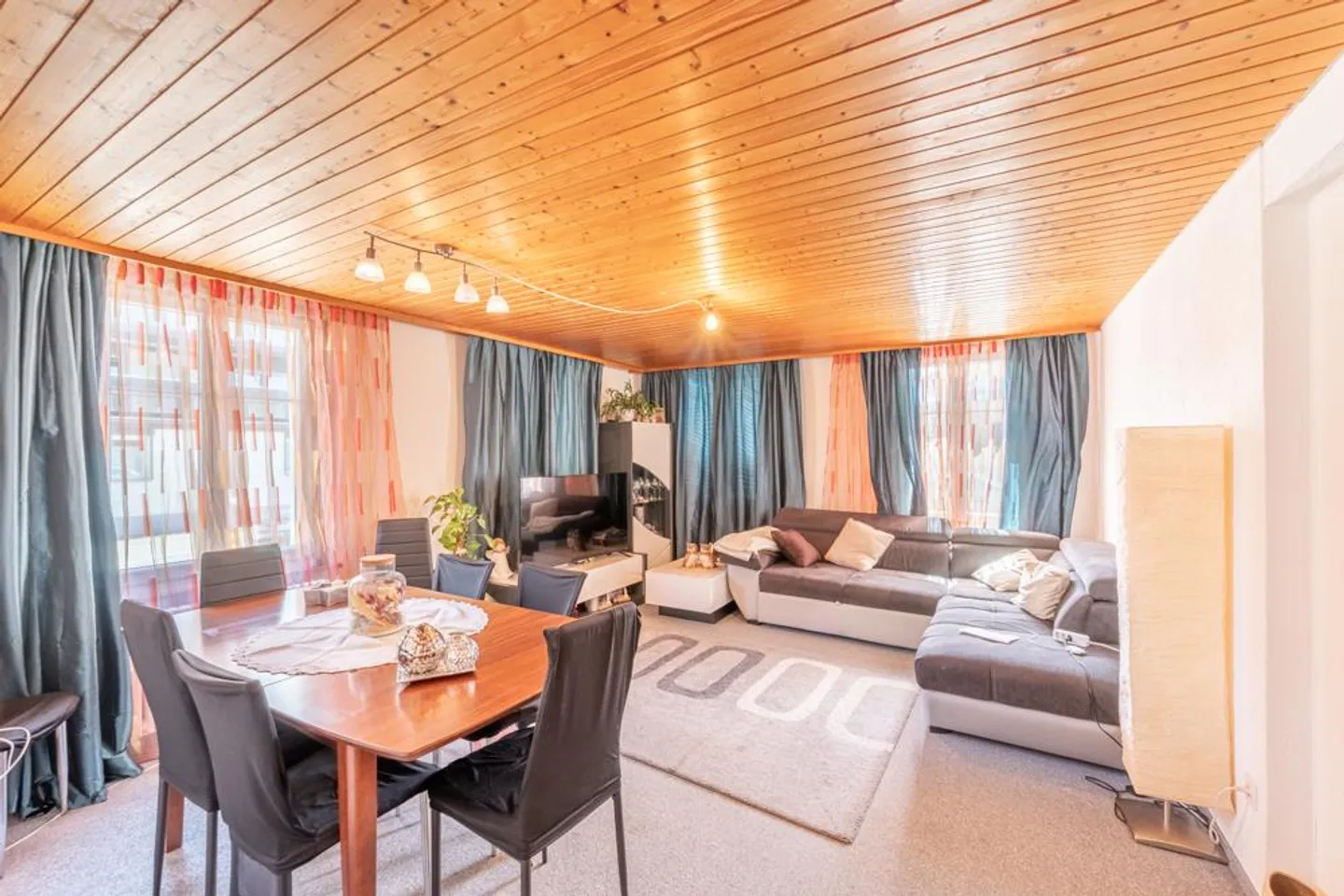 Mehrfamilienhaus mit Werkstatt - Foto 2 von 7