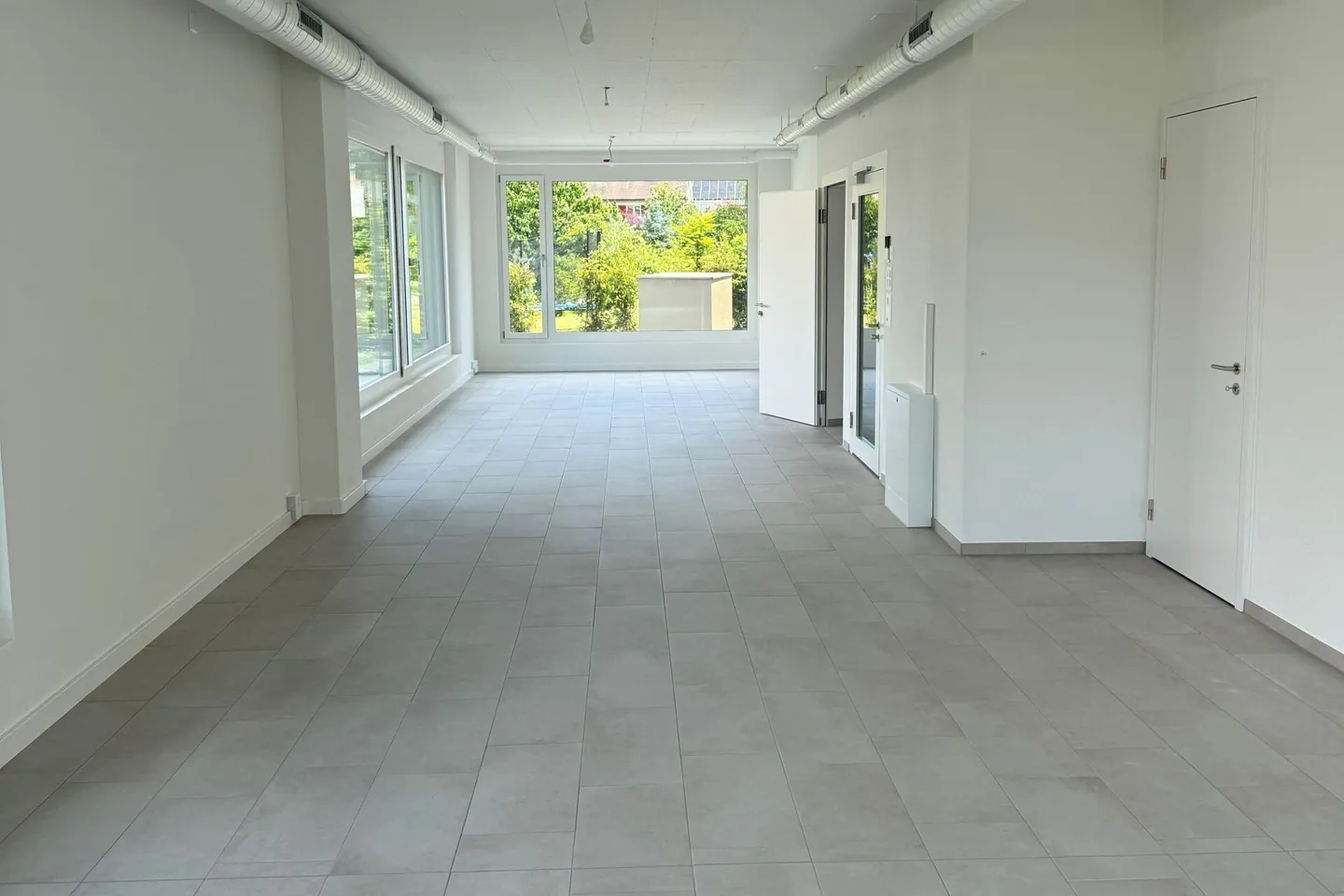 Commercial space for office, practice, yoga or fitness studio in Langwiesen - Photo 3 of 5