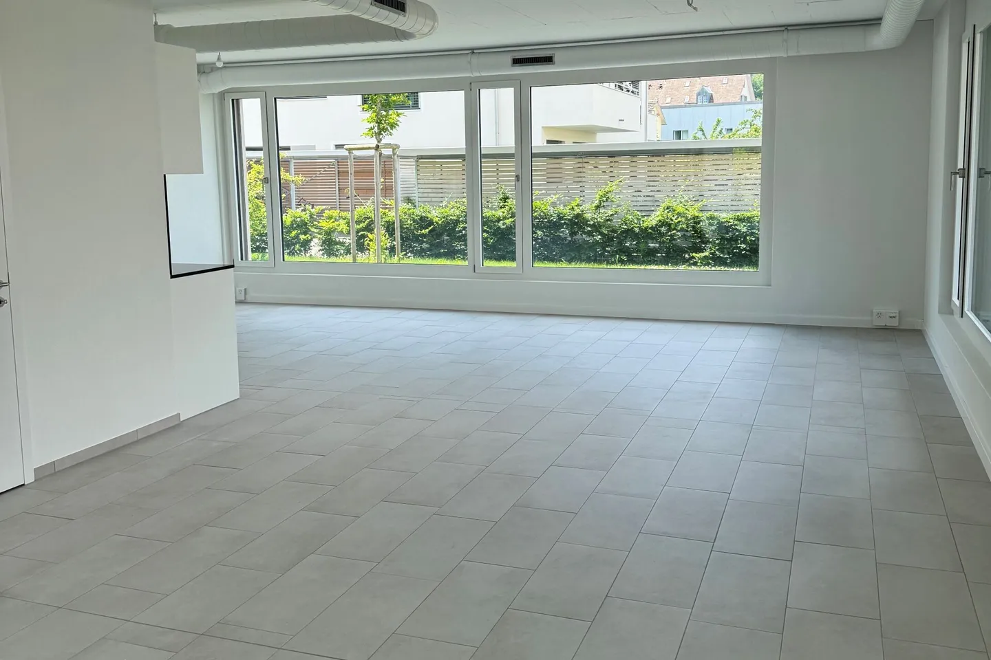 Commercial space for office, practice, yoga or fitness studio in Langwiesen - Photo 4 of 5