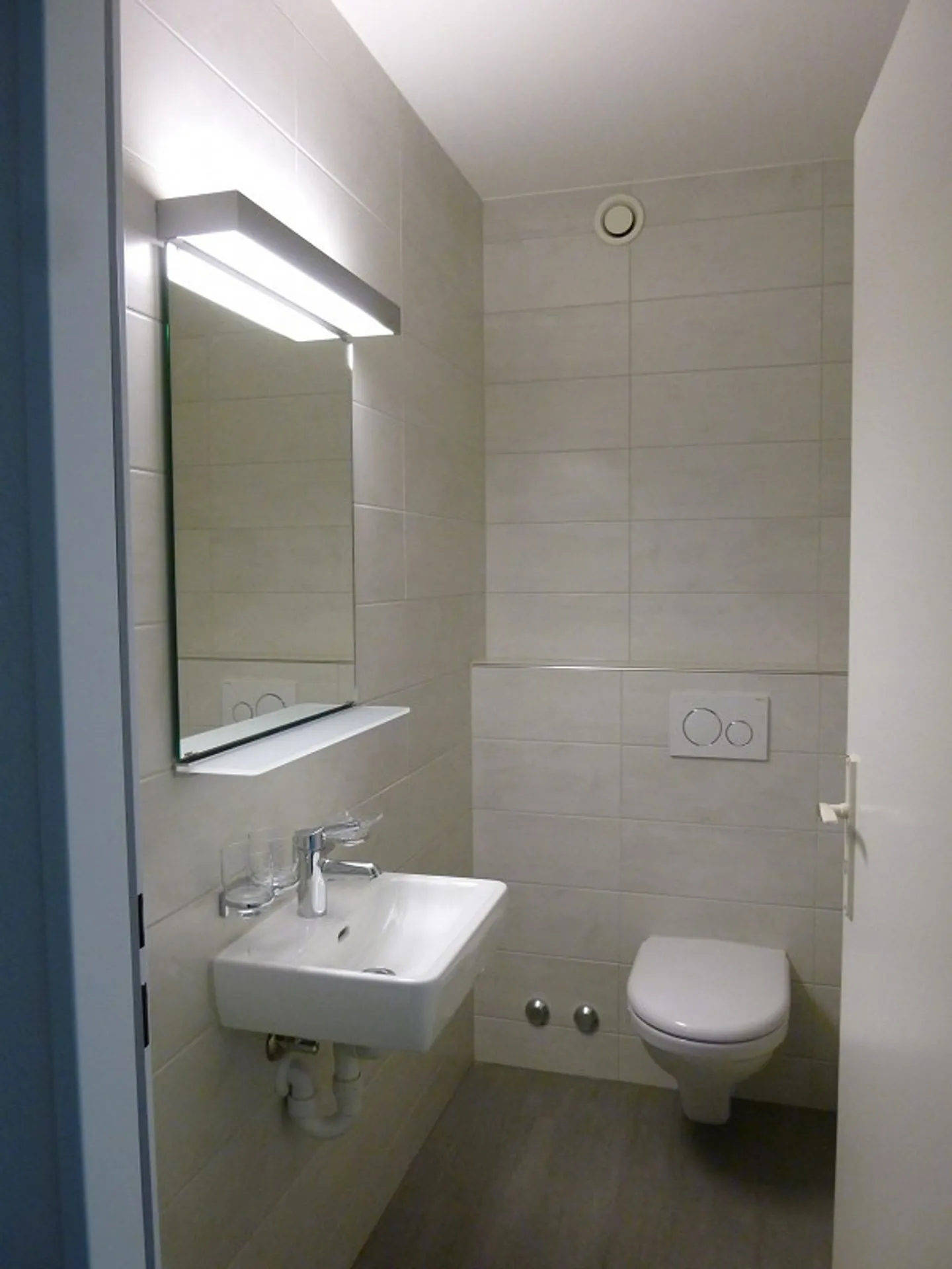 Très spacieuse, appartement de 4,5 pièces situé au centre à Reinach - Photo 9 sur 10