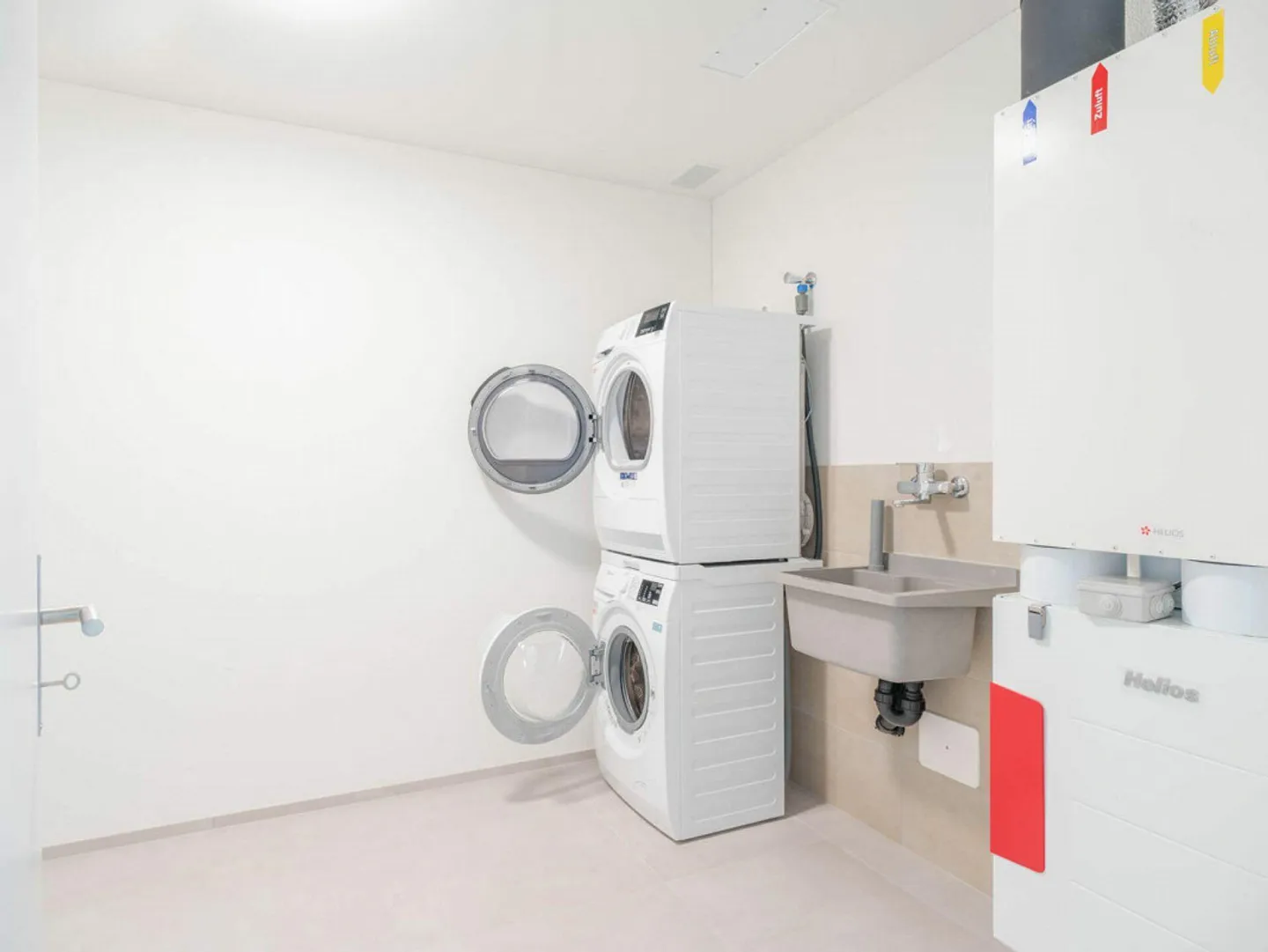 First rental: 3.5-room penthouse apartment with lake and mountain views - Photo 13 of 15