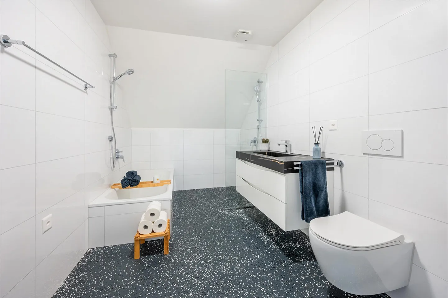 Proprietà per investitori con sostanza – 8 unità, completamente ristrutturate e a lungo termine - Foto 8 di 17