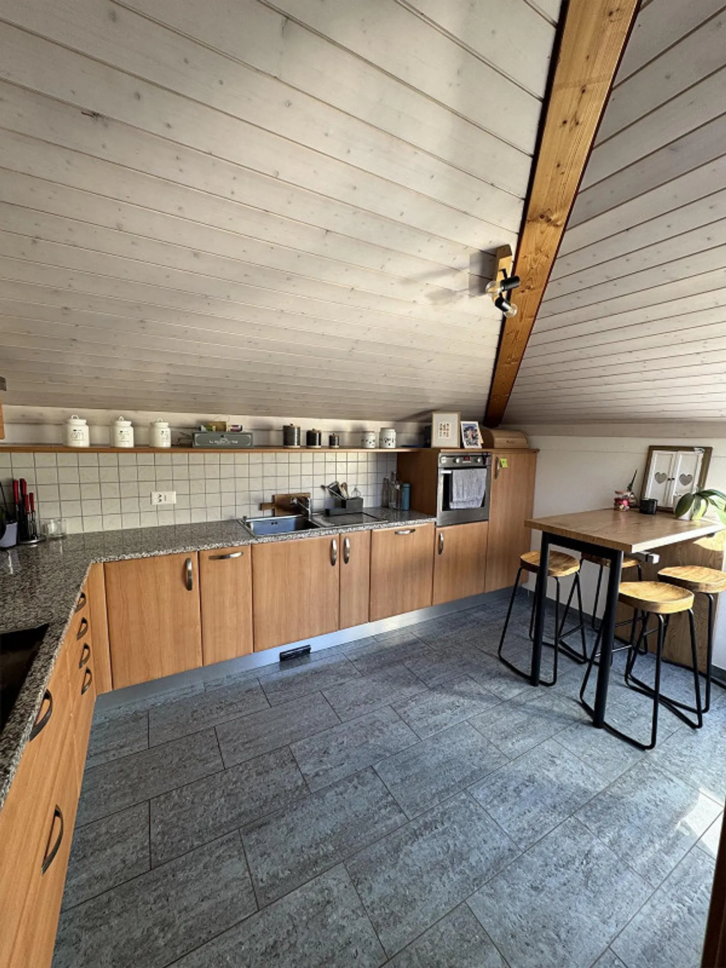 Affitasi appartamento 4.5 all’ultimo piano - Foto 4 di 11