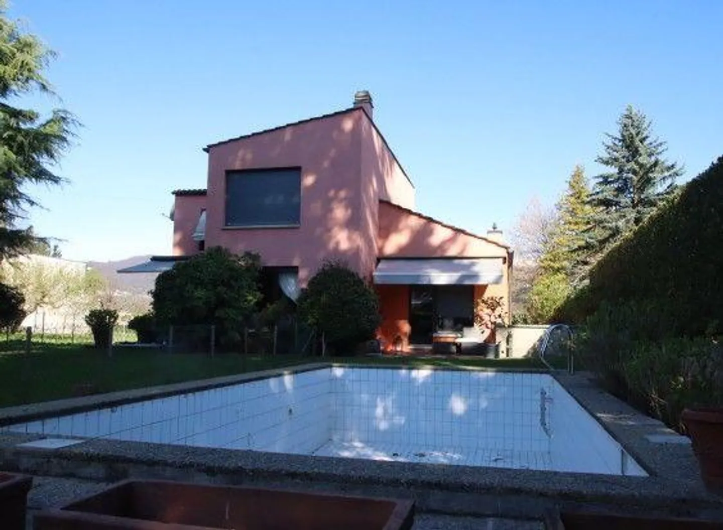 Mehrfamilienhaus mit Auktionspotenzial - Foto 1 von 13