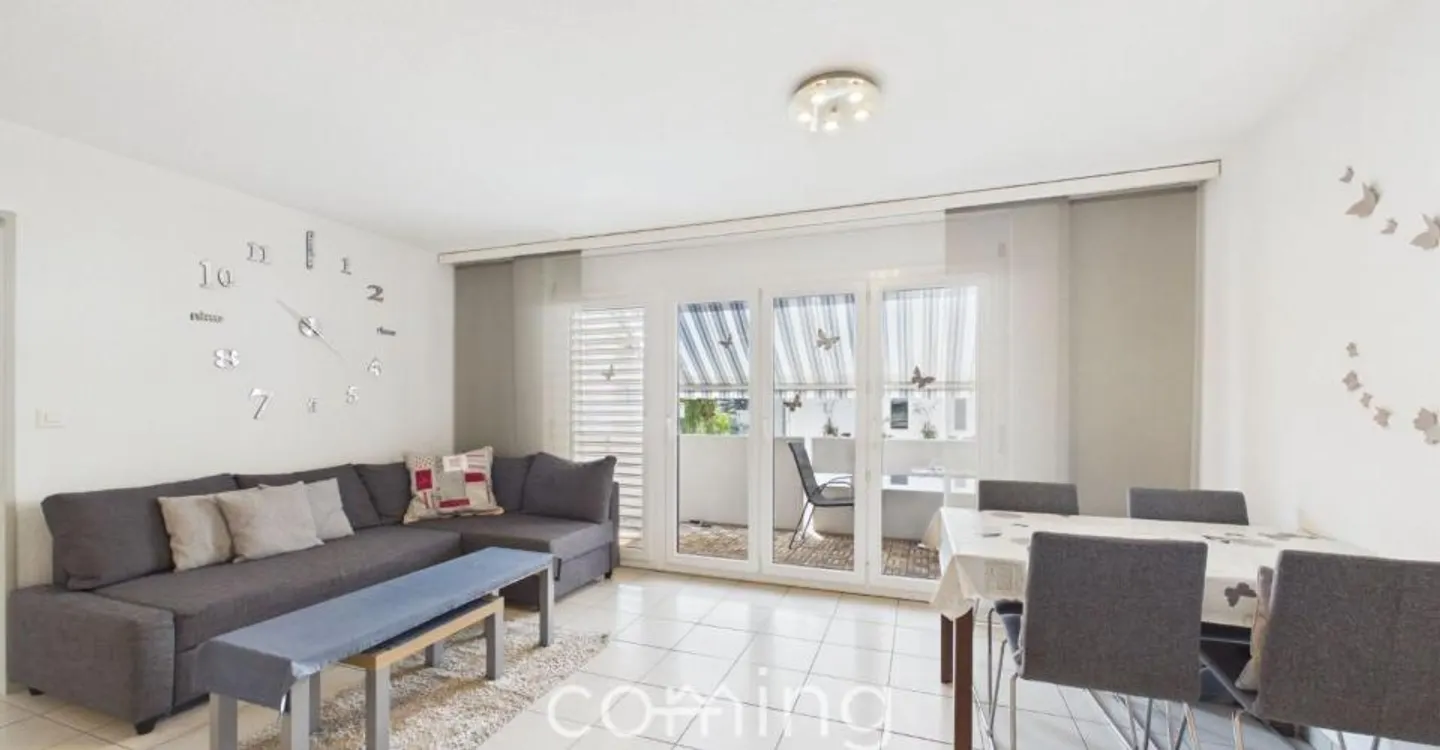 Appartement rénové de 2,5 pièces à Naters avec balcon ensoleillé et vue sur la montagne - Photo 2 sur 13