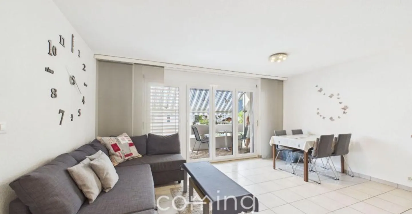 Appartement rénové de 2,5 pièces à Naters avec balcon ensoleillé et vue sur la montagne - Photo 3 sur 13