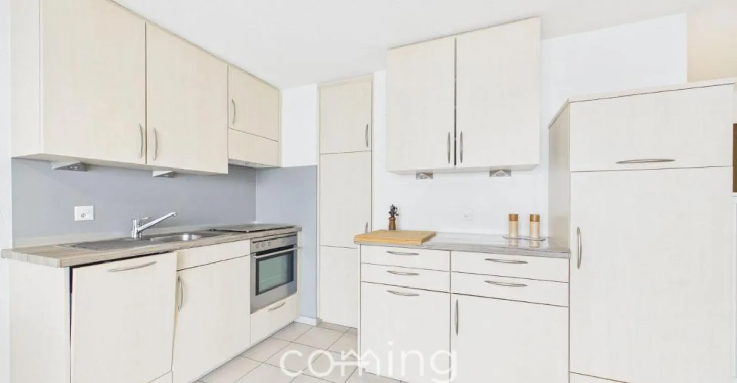 Appartement rénové de 2,5 pièces à Naters avec balcon ensoleillé et vue sur la montagne - Photo 4 sur 13