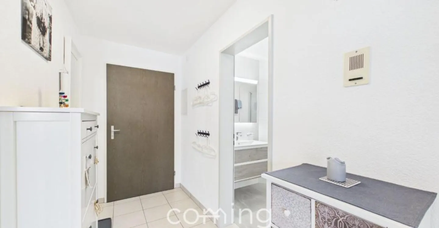 Appartement rénové de 2,5 pièces à Naters avec balcon ensoleillé et vue sur la montagne - Photo 8 sur 13