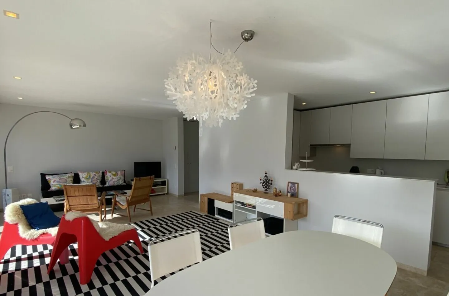 Apartment - Photo 2 of 13