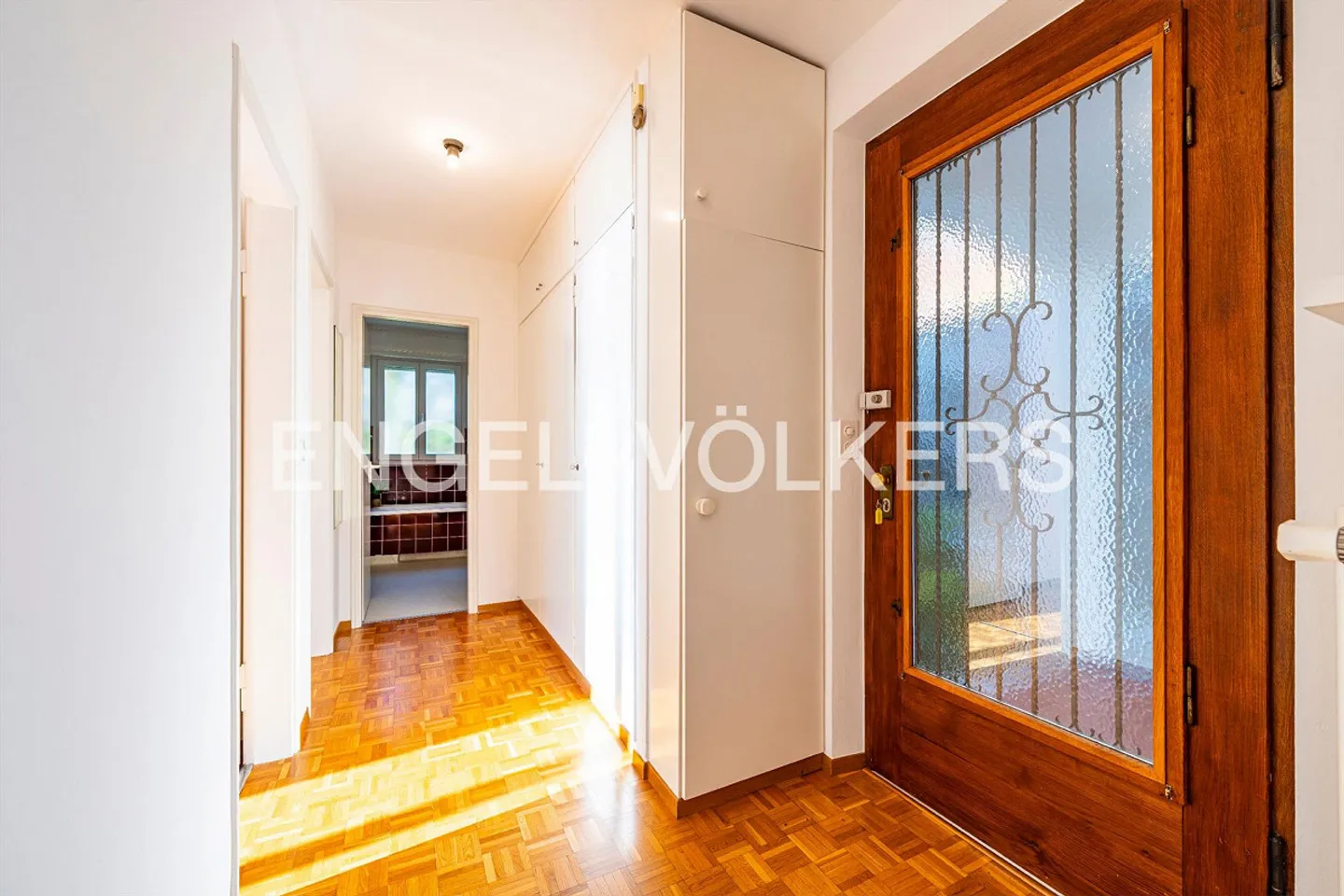 Votre retraite au bord du lac: Charme et tranquillité dans un emplacement exclusif à Ascon... - Photo 5 sur 9