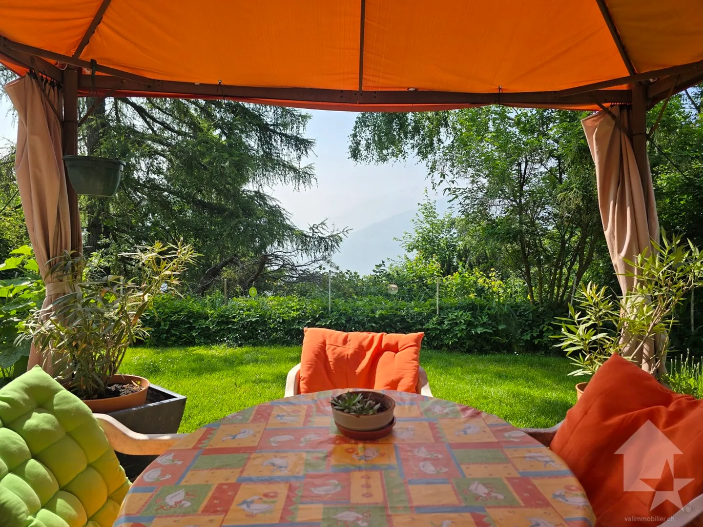 «Chalet de 5,5 pièces de 140 m2 sur les hauts de Savièse» - Photo 1 sur 30