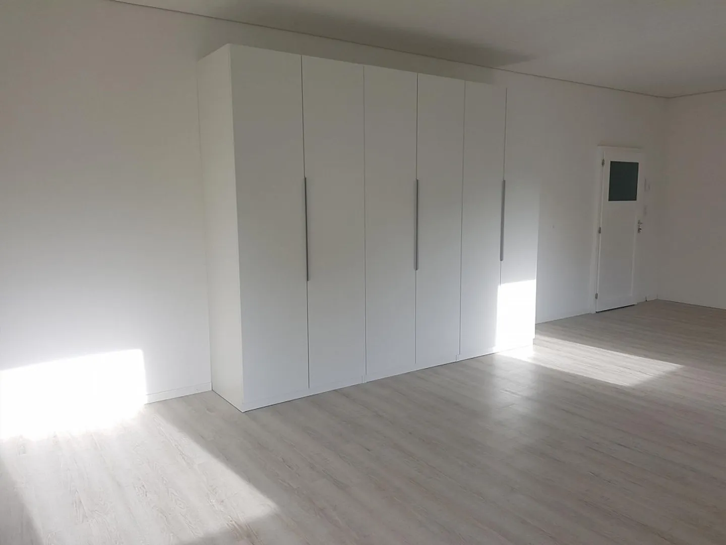 Bureau lumineux ou salle de thérapie avec beaucoup d'espace - Photo 1 sur 10