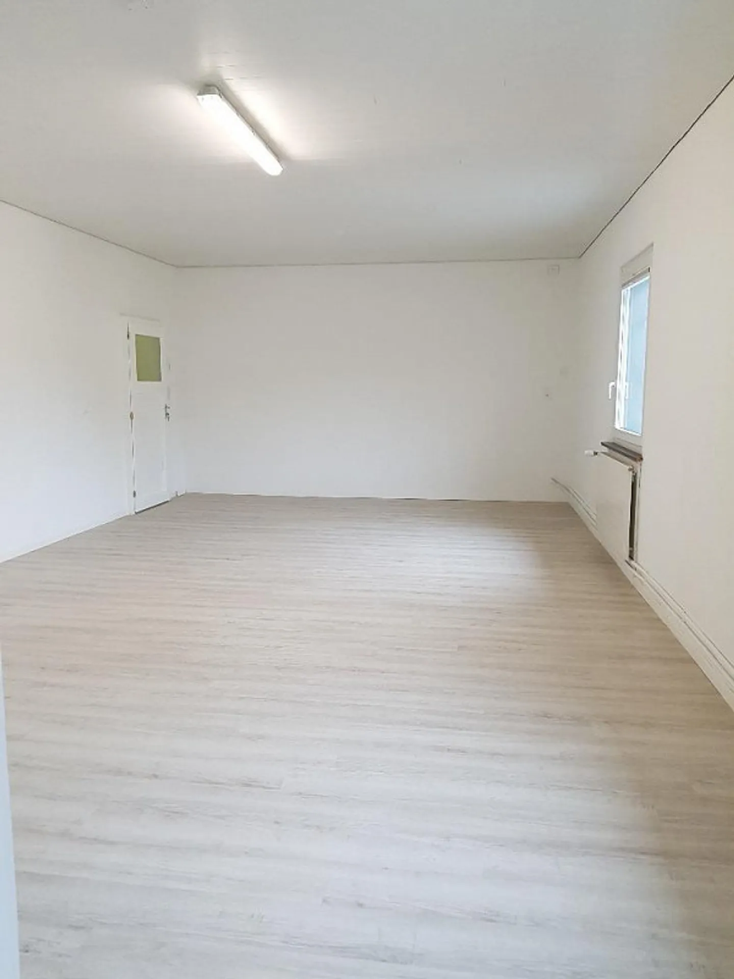 Bureau lumineux ou salle de thérapie avec beaucoup d'espace - Photo 2 sur 10
