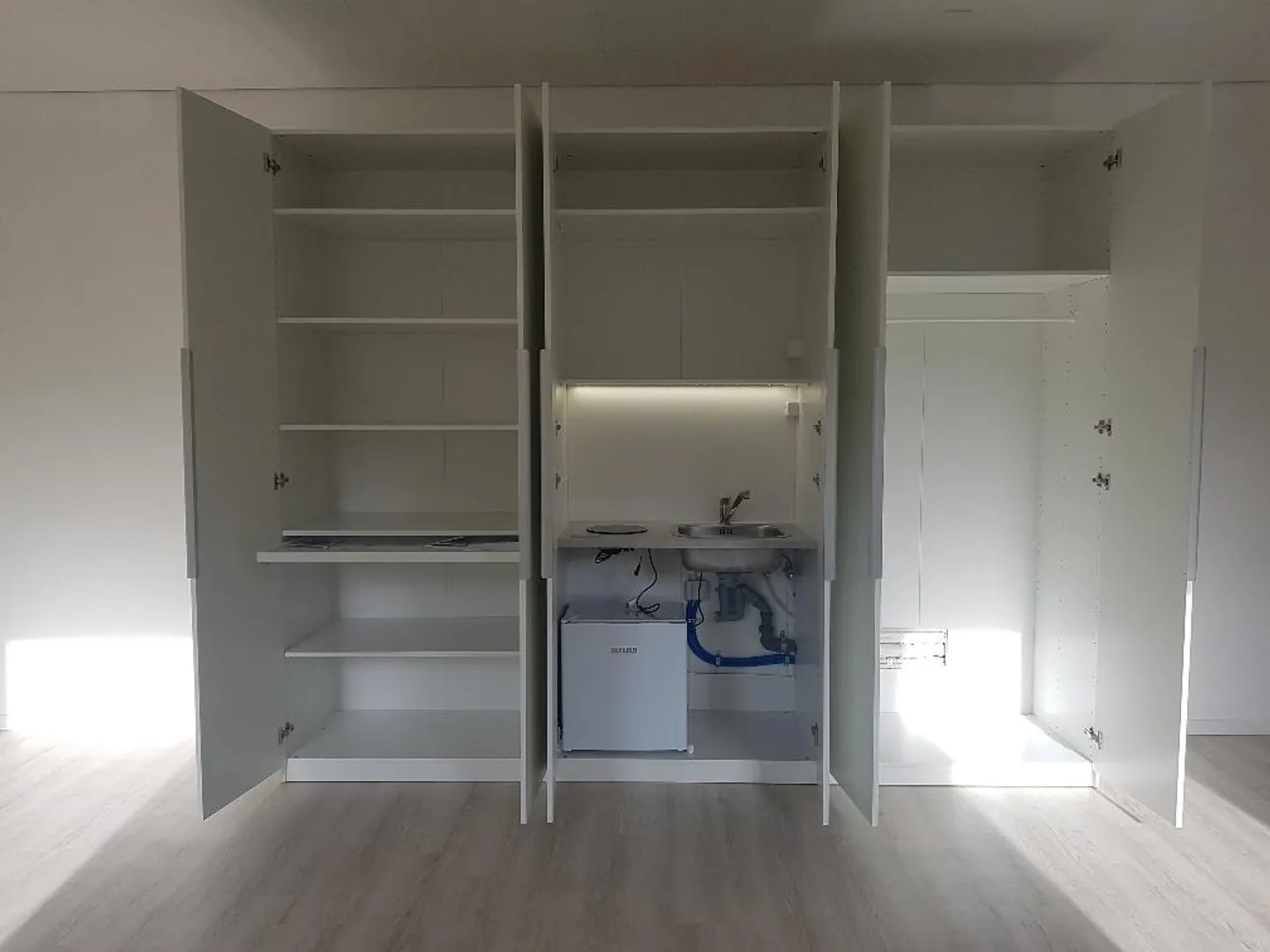 Bureau lumineux ou salle de thérapie avec beaucoup d'espace - Photo 5 sur 10