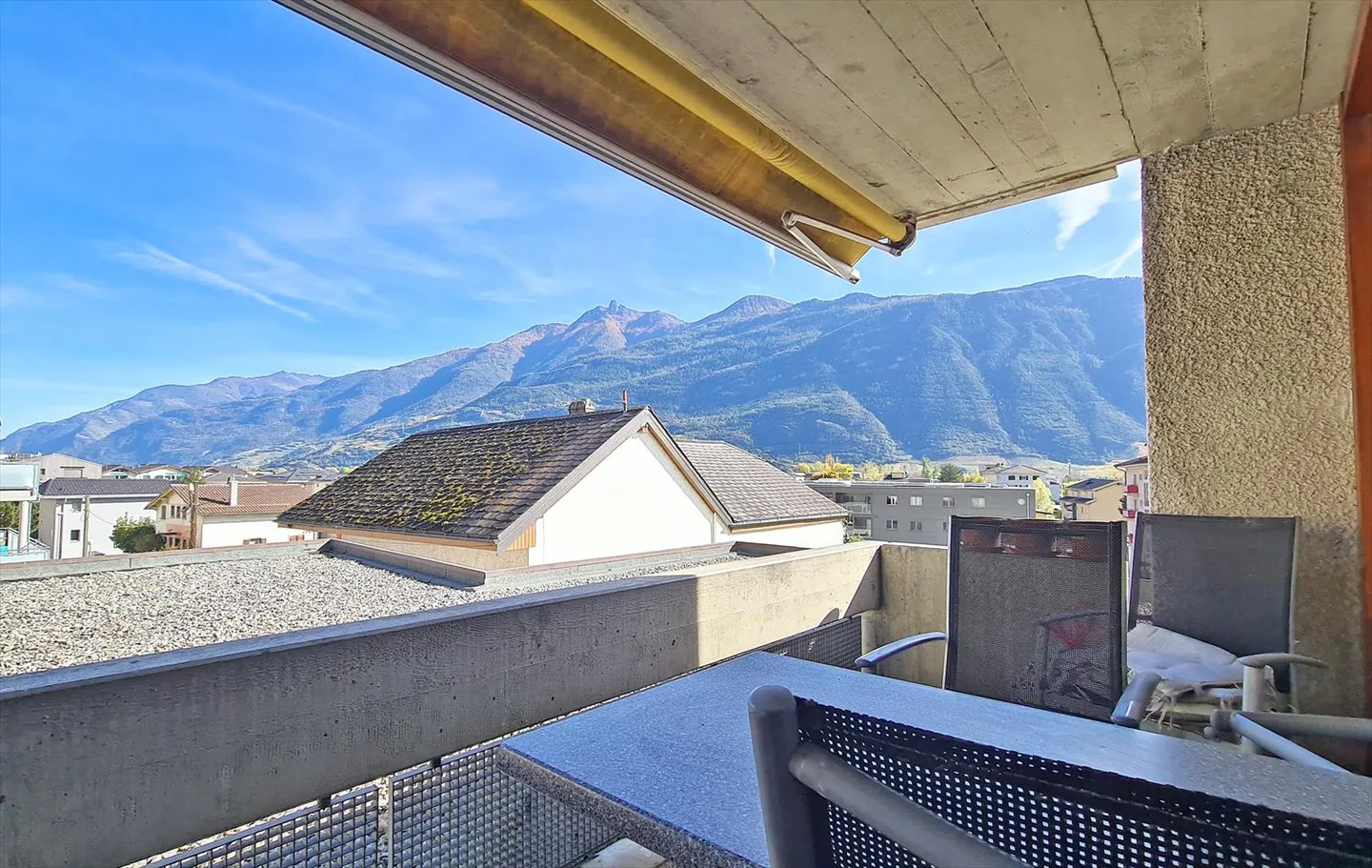 Au centre - lumineux et spacieux - Photo 3 sur 3