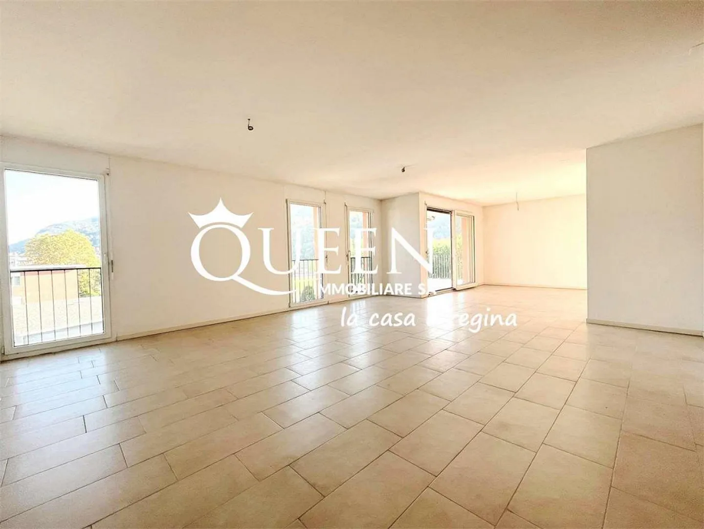 Chiasso: Penthouse 4.5 Zimmer, 140 qm, Balkone, offene Aussicht und Garten - Foto 4 von 13