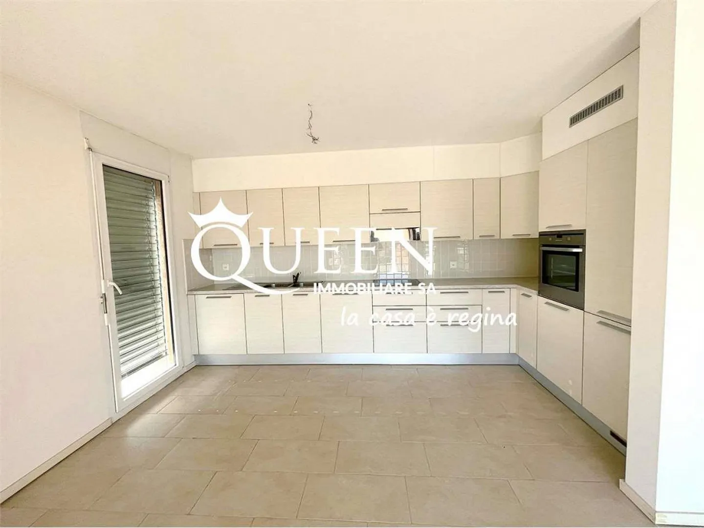 Chiasso: Penthouse 4.5 Zimmer, 140 qm, Balkone, offene Aussicht und Garten - Foto 8 von 13