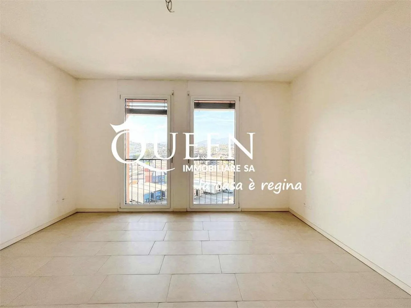 Chiasso: Penthouse 4.5 Zimmer, 140 qm, Balkone, offene Aussicht und Garten - Foto 10 von 13