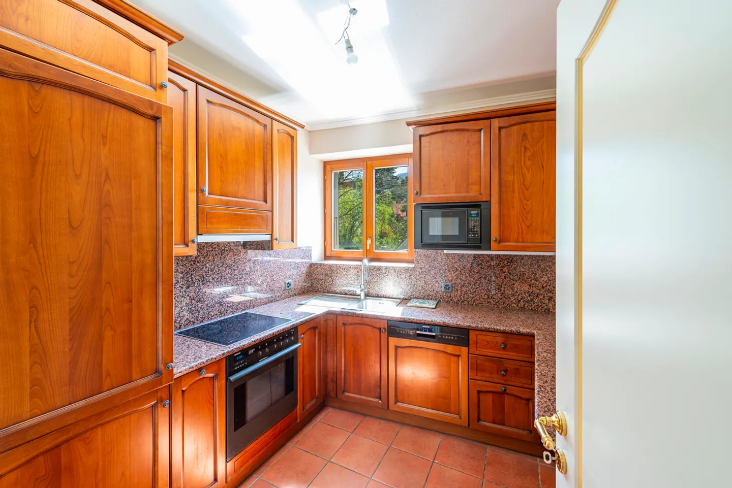 Ca' Rossa | Appartement élégant de 3,5 pièces surplombant tout le golfe de Lugano - Photo 9 sur 19