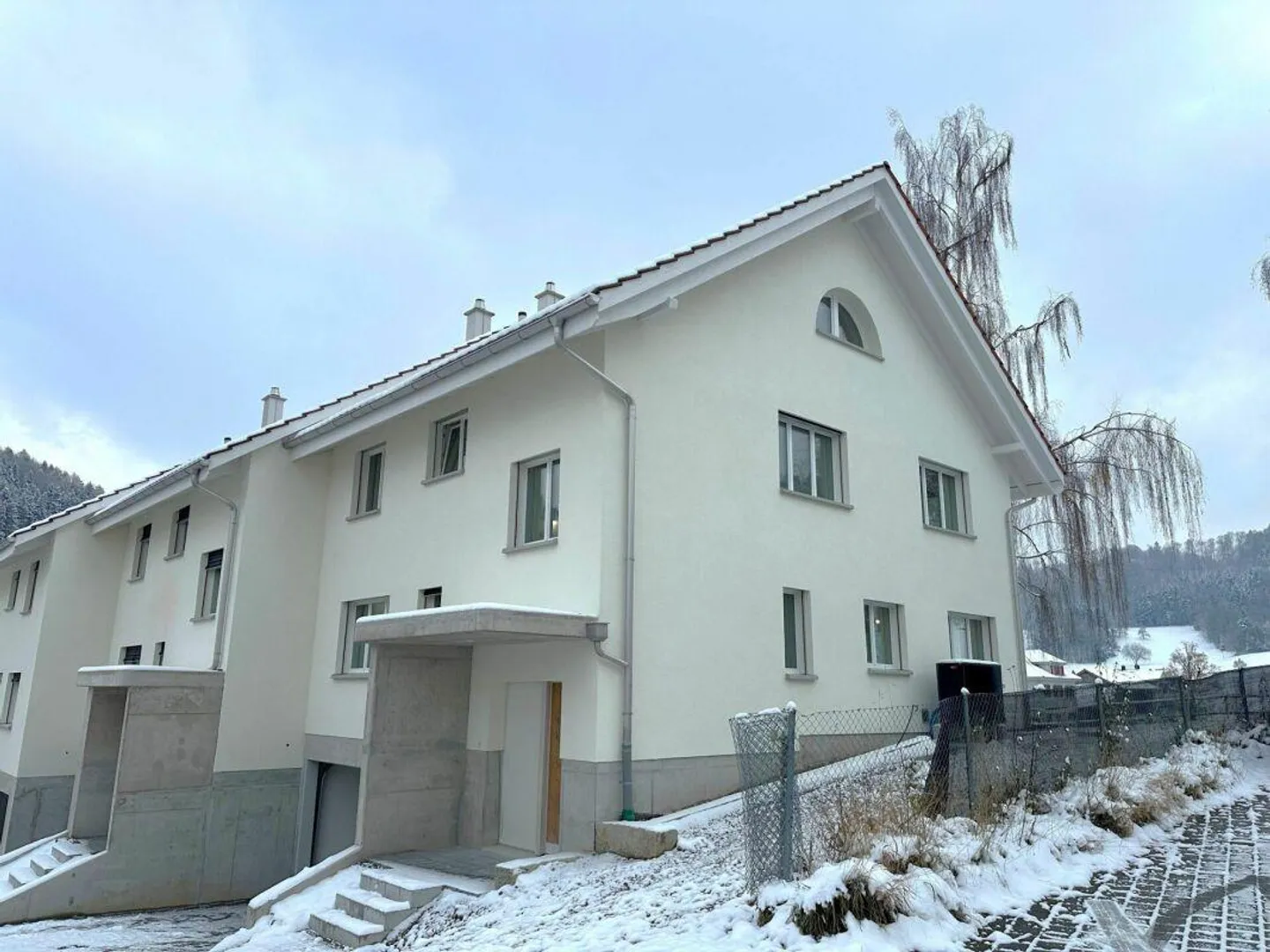 Drei 5.5 Zimmer Wohnhaus - charmant, naturnah, individuell - Photo 2 of 10