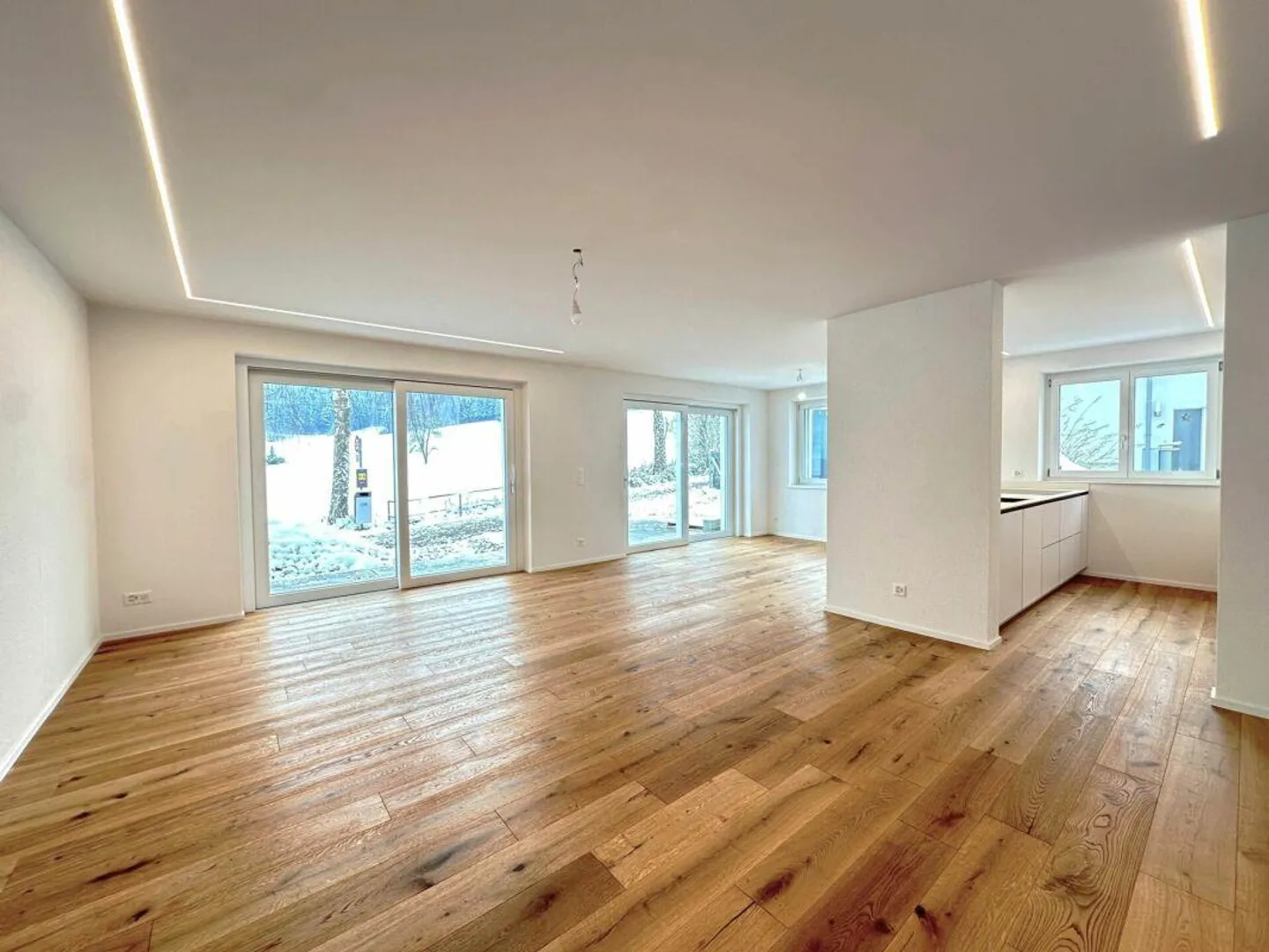 Drei 5.5 Zimmer Wohnhaus - charmant, naturnah, individuell - Photo 3 of 10