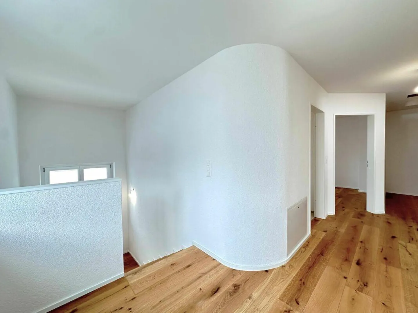 Drei 5.5 Zimmer Wohnhaus - charmant, naturnah, individuell - Photo 6 of 10